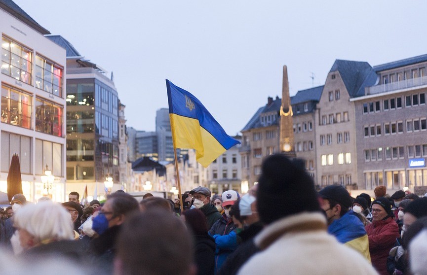 Данные соцопроса: более трети украинцев хотят остановить войну любой ценой