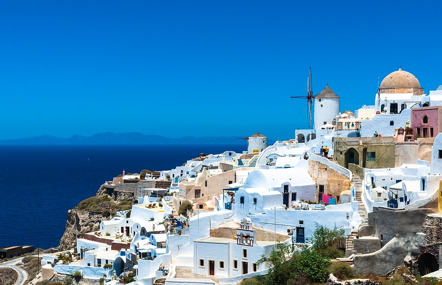 В Греции с 1 июня открываются гостиницы, летние кинотеатры, бассейны, массажные салоны