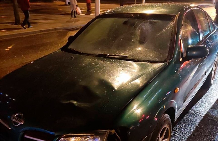 На проспекте Рокоссовского Nissan сбил женщину на пешеходном переходе