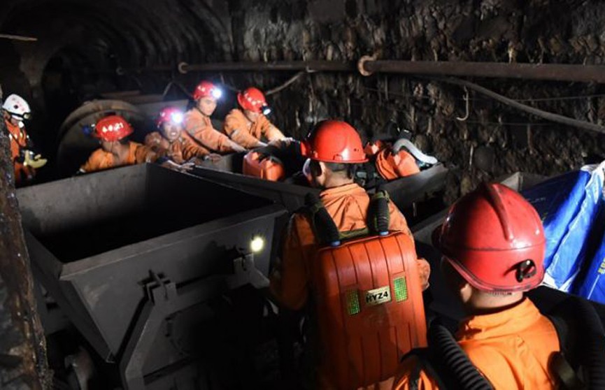 Четыре горняка погибли на шахте в Китае