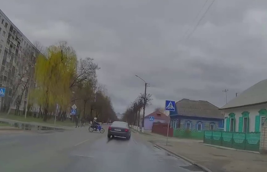 Мопед и легковой автомобиль столкнулись в Бобруйске