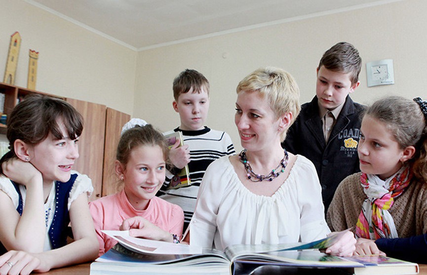 В Беларуси с 1 января повышаются зарплаты всем категориям педагогических работников