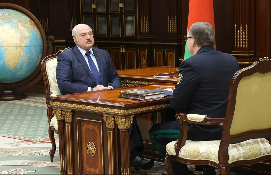 Лукашенко принял с докладом генпрокурора Беларуси
