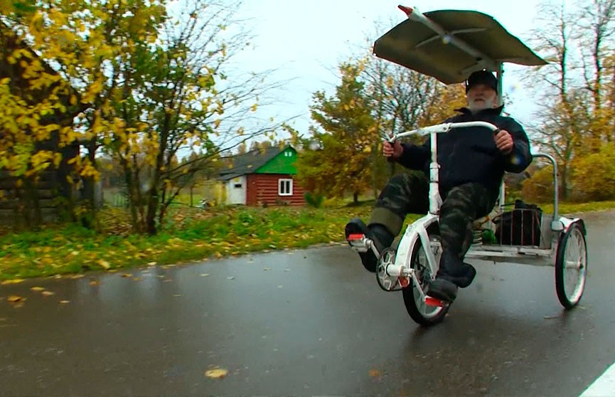 Пенсионер из Витебского района изобрел велосипед для пожилых. Чем он отличается от обычного?