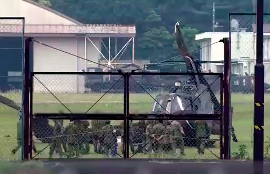 Военный вертолёт разбился при посадке в Токио