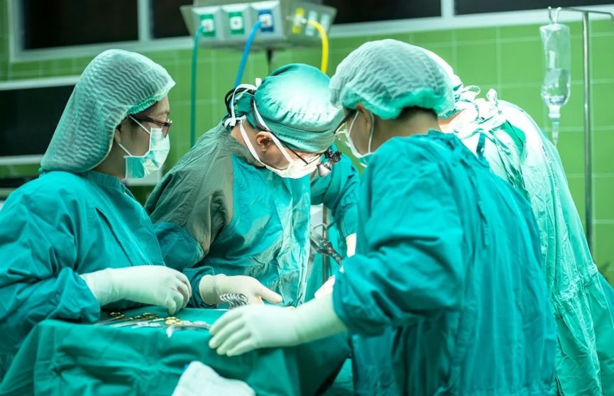 В Москве врачи удалили у рожающей женщины огромную опухоль