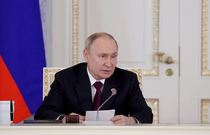 Путин публично раскрыл, что пишут в его протокольных документах (ВИДЕО)