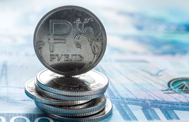 Падение российского рубля: эксперт проанализировал прошлые ошибки