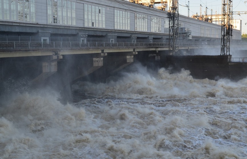 Украина открыла все шлюзы на Днепропетровской ГЭС – Сальдо