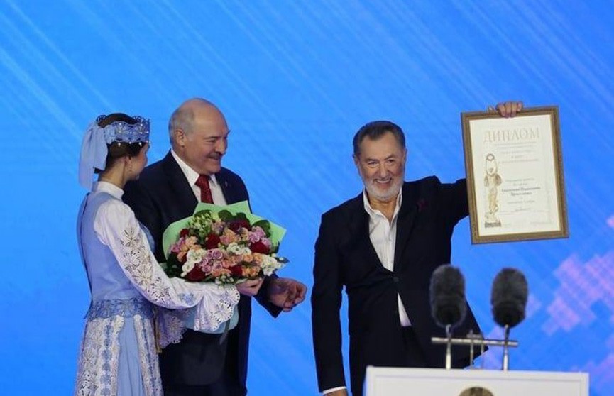 Специальная награда Президента на «Славянском базаре» вручена Анатолию Ярмоленко и ансамблю «Сябры»