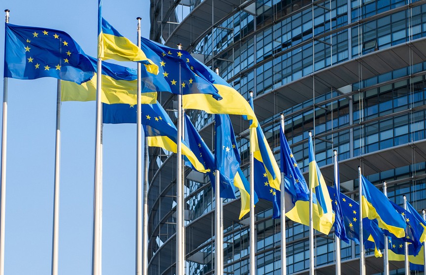 Боррель: ЕС вынужден тратить деньги на Украину