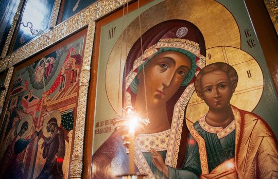 Праздник в честь Казанской иконы Божьей Матери отмечают православные верующие