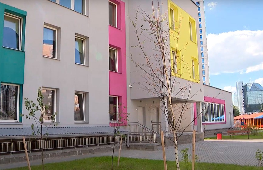 В Минске открылся новый детский сад №571. Как он выглядит изнутри и когда примет первых дошколят?
