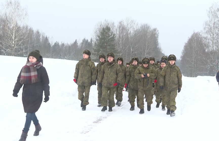 Участники белорусско-российского учения «Союзная решимость» посетили мемориальный комплекс «Хатынь»