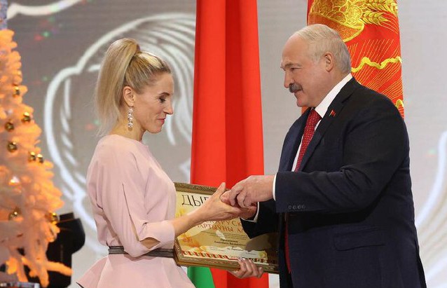 Лукашенко вручил награды лауреатам премии «За духовное возрождение» и спецпремии Президента