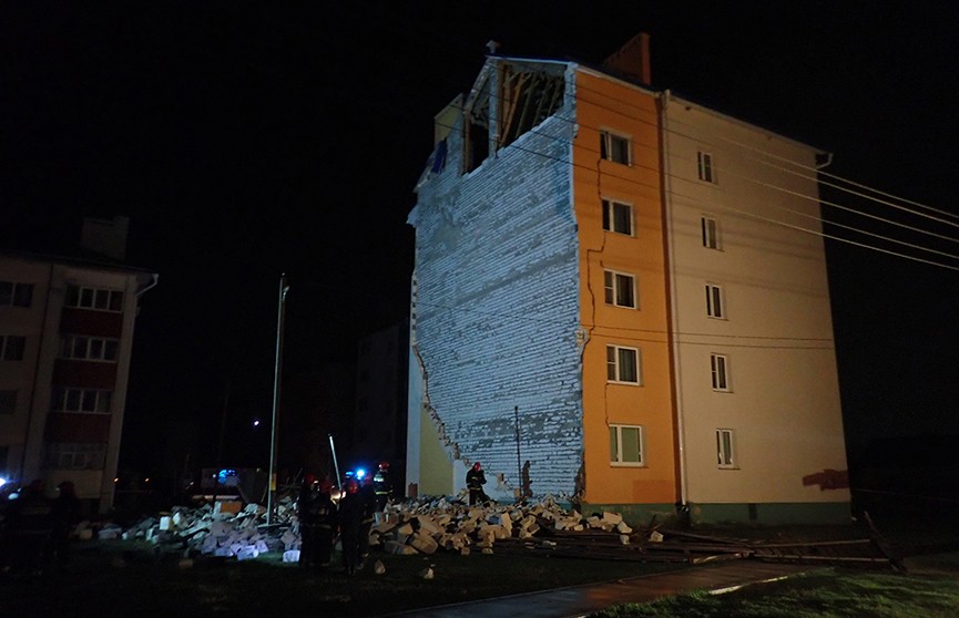 В Гомельском районе обрушился утеплитель со стены пятиэтажного дома