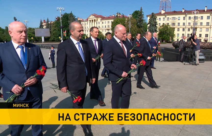 Руководители органов безопасности и специальных служб СНГ посетили монумент Победы