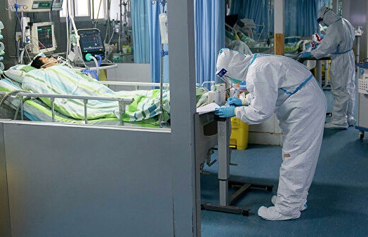 В Китае число жертв коронавируса достигло 2442 человек