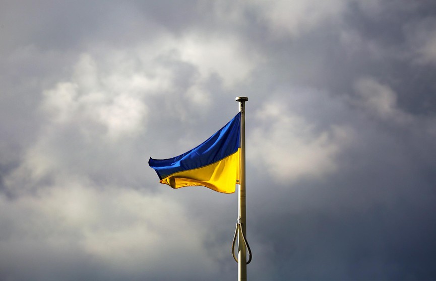 В Киеве признали, что на острове Змеиный украинский флаг не установили, а сбросили с вертолета