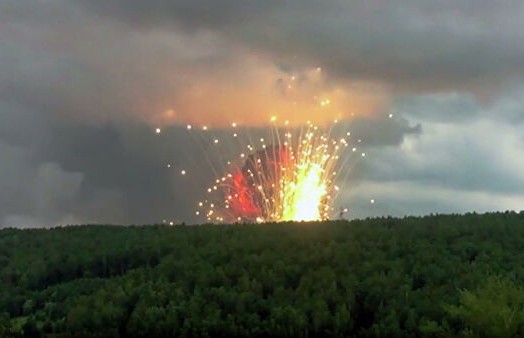 Взрывы и пожар в воинской части Красноярского края: есть пострадавшие
