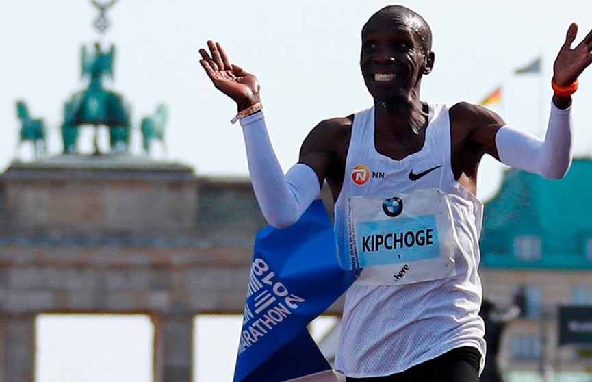Новый мировой рекорд в марафонском беге установил кенийский атлет