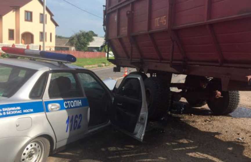 Трактор столкнулся с автомобилем ГАИ в Столинском районе