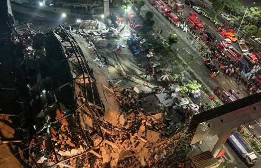 Под конструкциями рухнувшего отеля в Китае еще остаются люди
