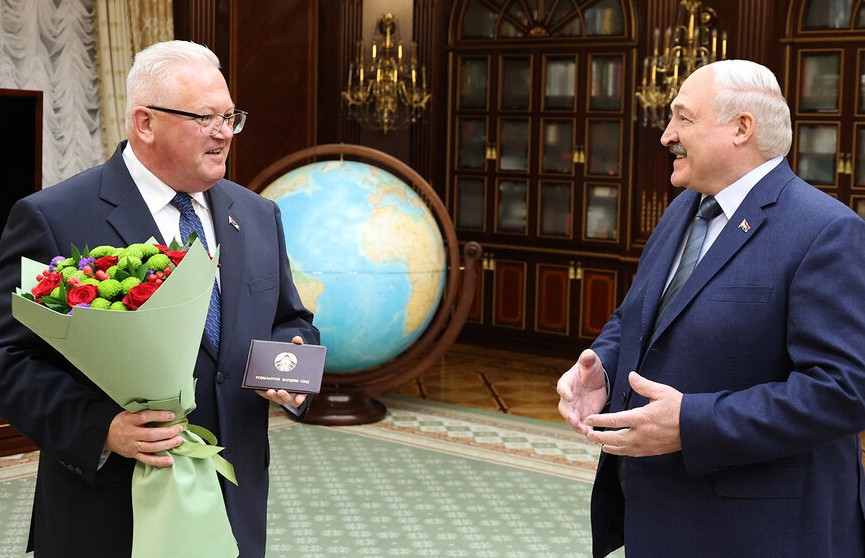 Президент Беларуси принял с докладом председателя ЦИК Игоря Карпенко