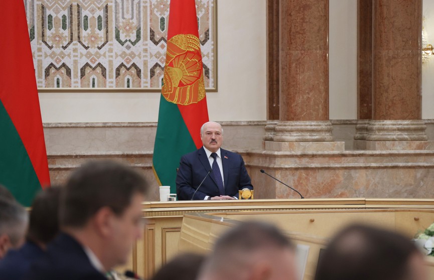 За что Лукашенко раскритиковал министров-генералов: «Палочно-галочные» отчеты не нужны!