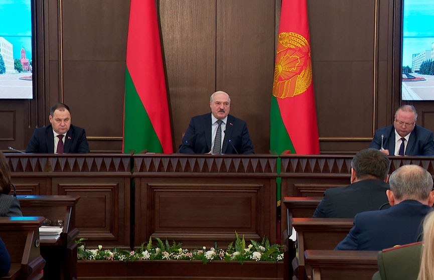 Александр Лукашенко Совету Министров: все социальные обязательства по повышению уровня жизни населения должны быть выполнены