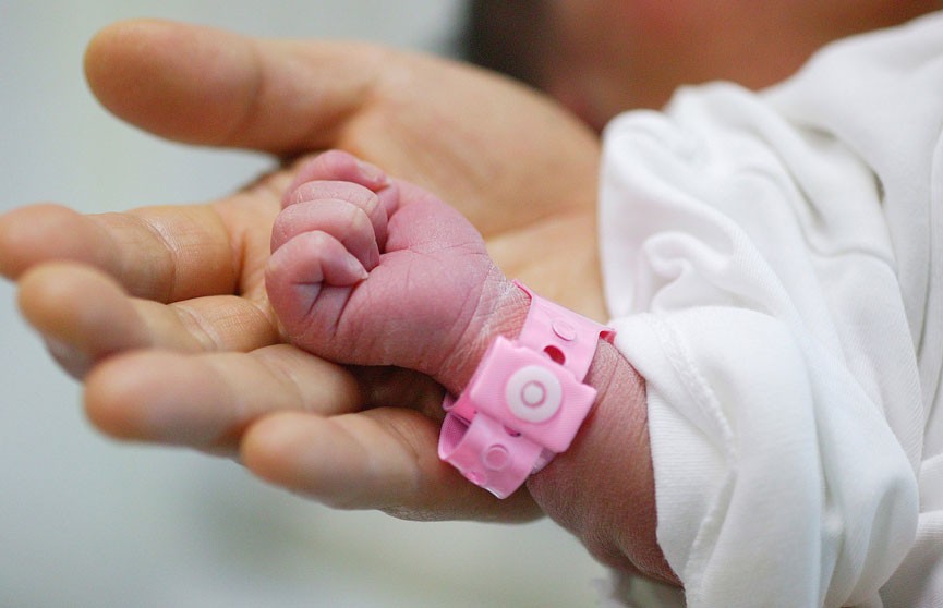 Родители обнаружили новорождённую малышку без признаков жизни в Гомеле