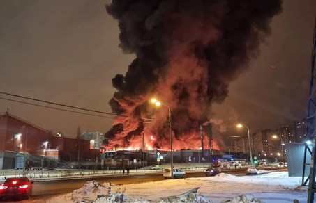 В Подмосковье произошел пожар в торговом центре «Мега Химки». Слышны взрывы