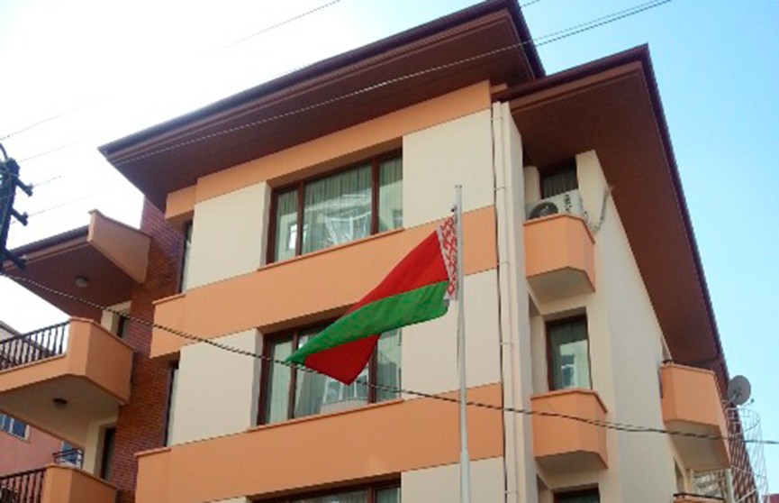 Неизвестный стрелял в белорусского дипломата в Турции