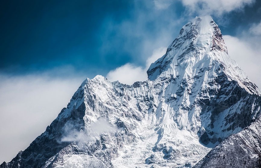 Российская альпинистка упала в расщелину при восхождении в Непале