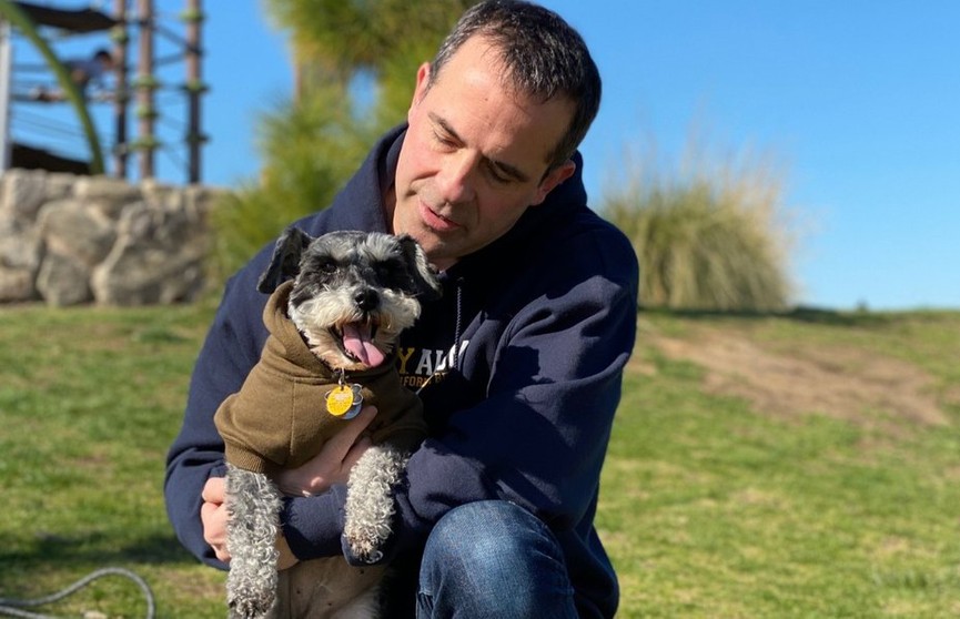 «Она — моя семья»: американец обналичил пенсионный счет, чтобы сделать операцию для своей собаки за $45 тысяч