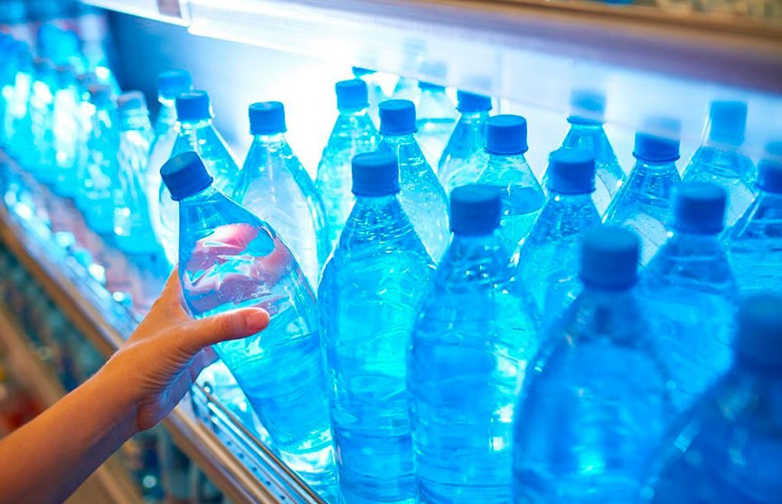 В Беларуси запретят продажу напитков в пластиковых бутылках объемом более 1 литра