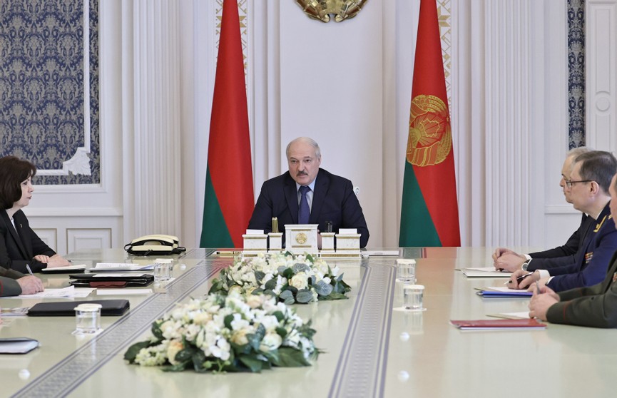 Лукашенко провёл совещание по вопросам перераспределения полномочий между госорганами власти