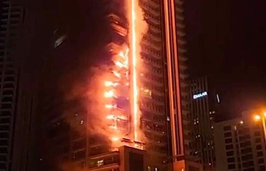 В Дубае сгорел многоэтажный комплекс, примыкающий к «Бурдж-Халифа»