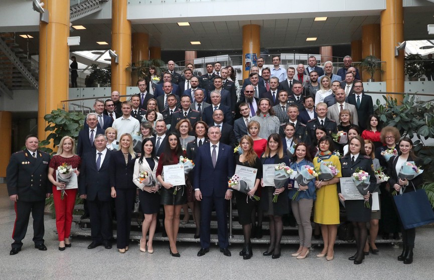 Победителей конкурса на лучшее освещение деятельности сотрудников МВД наградили в Минске