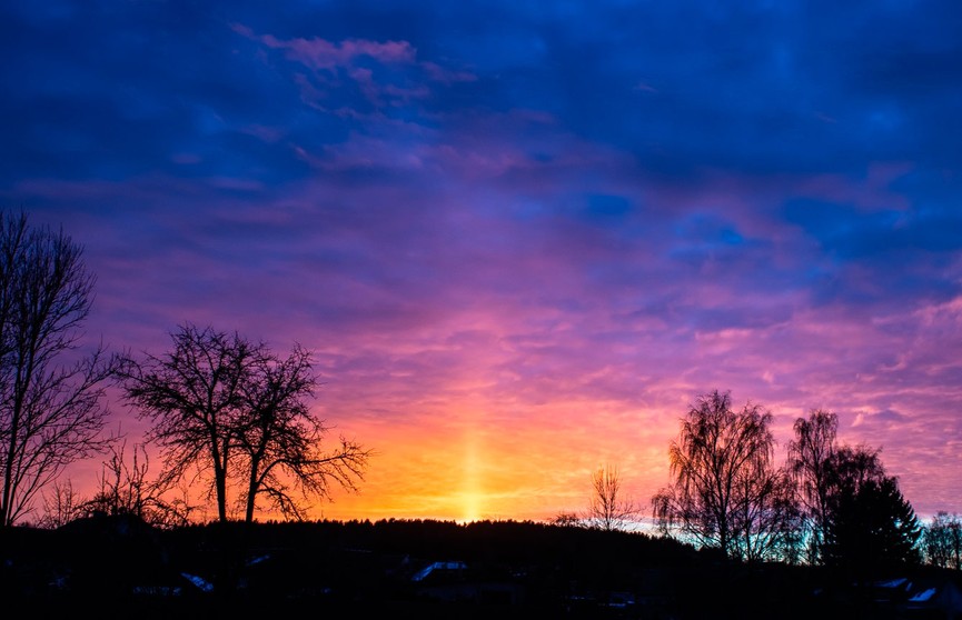 Солнечный столб появился в небе под Минском в первый день нового года (ФОТО)