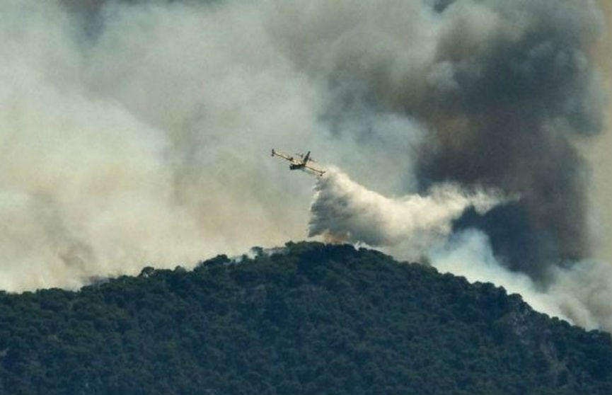 Лесные пожары продолжают бушевать на юге Греции
