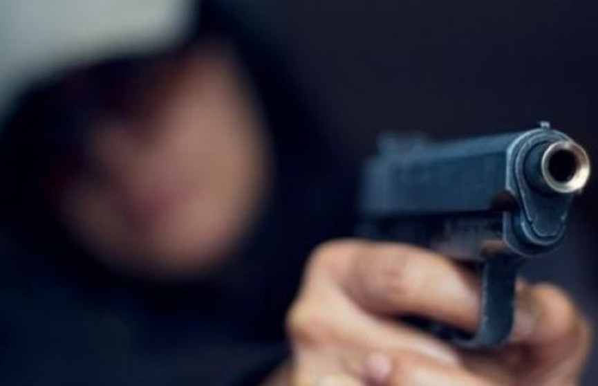 Пьяный мужчина в Гомеле выстроил людей в ряд и угрожал им пистолетом