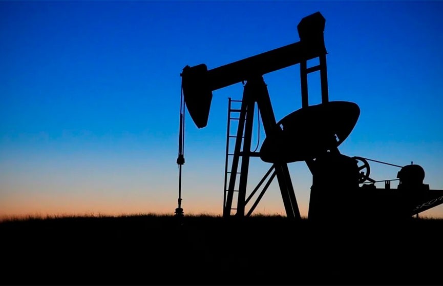Нефть резко выросла в цене после новостей о сокращении запасов в США