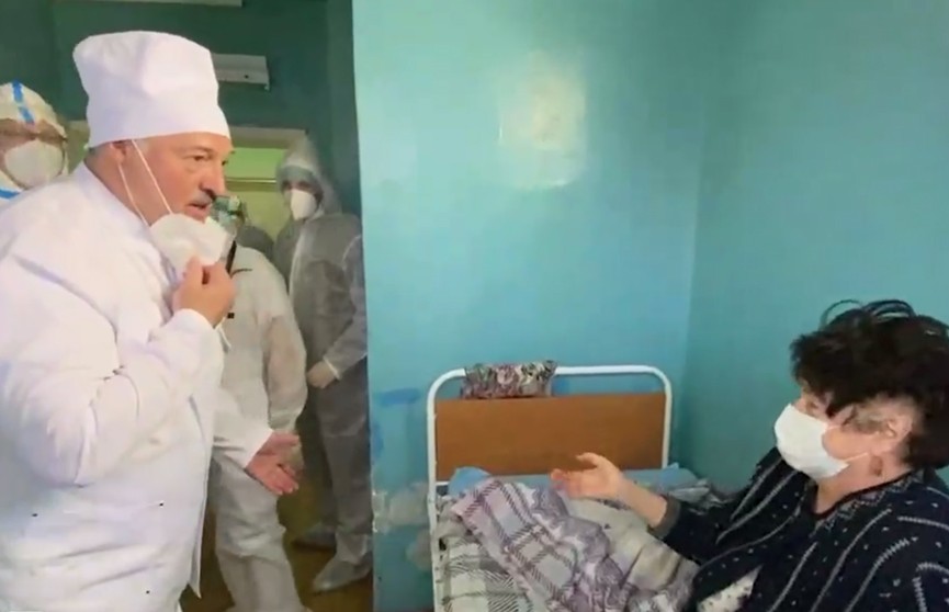 Лукашенко в «красной зоне» больницы в Орше: «Живой я, а то некоторые пишут, двойник ходит»