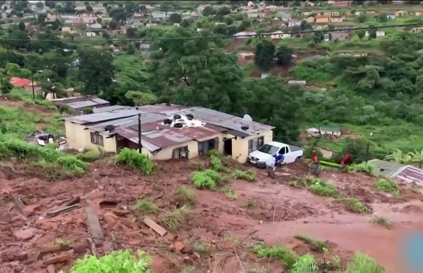 В ЮАР из-за наводнения объявили режим общенационального бедствия. Погибли более 400 человек