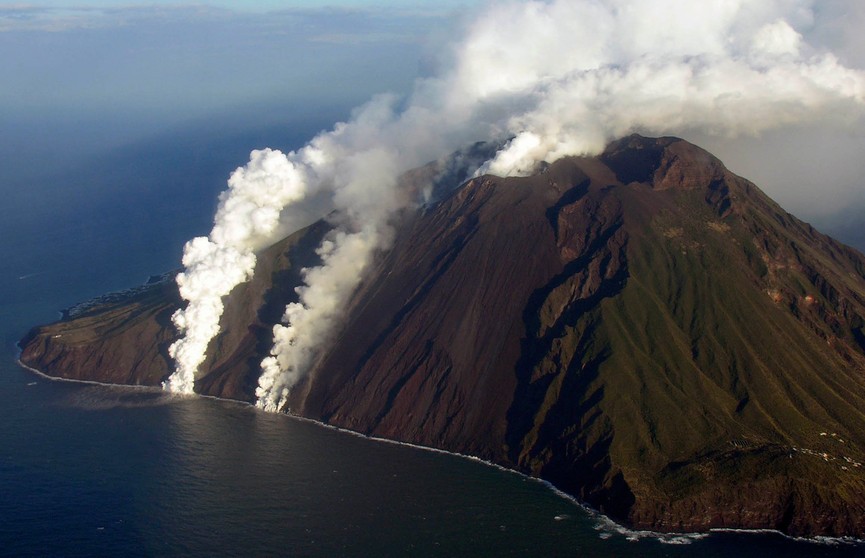 Второе извержение вулкана может произойти на итальянском острове Стромболи