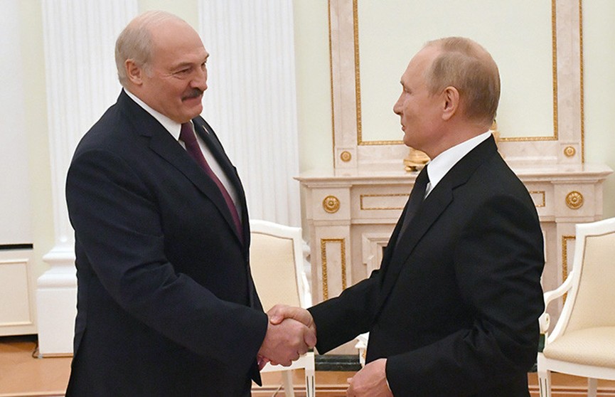 Лукашенко на встрече с Путиным: Мы готовы обсудить 28 программ, может, в конце октября примем их