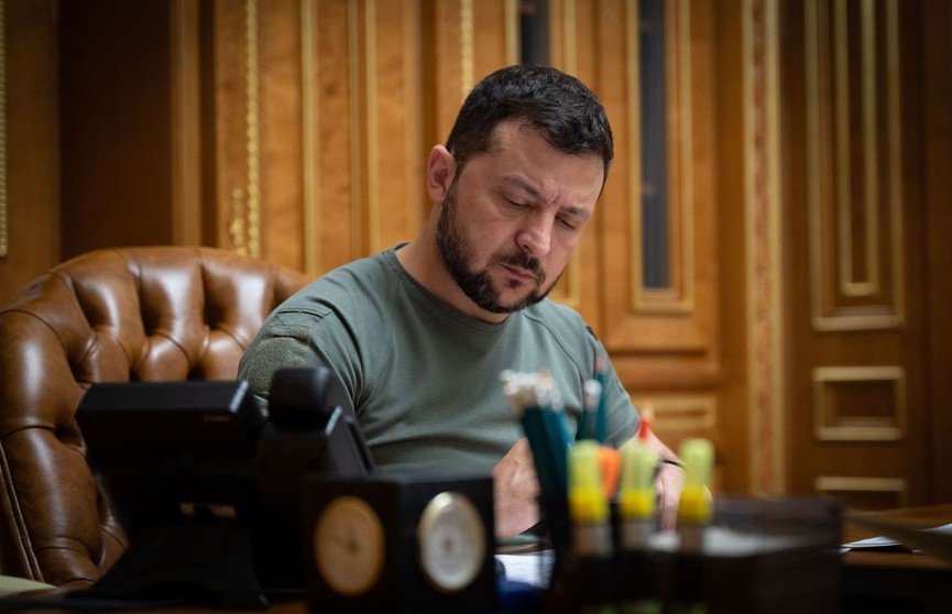 Зеленский продлил военное положение и мобилизацию на Украине до 14 февраля