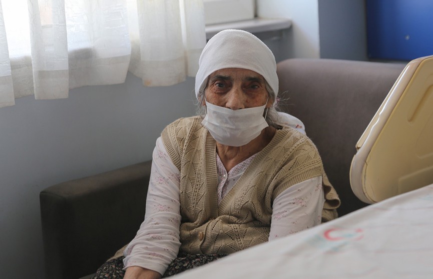 В Турции 107-летняя женщина вылечилась от коронавируса