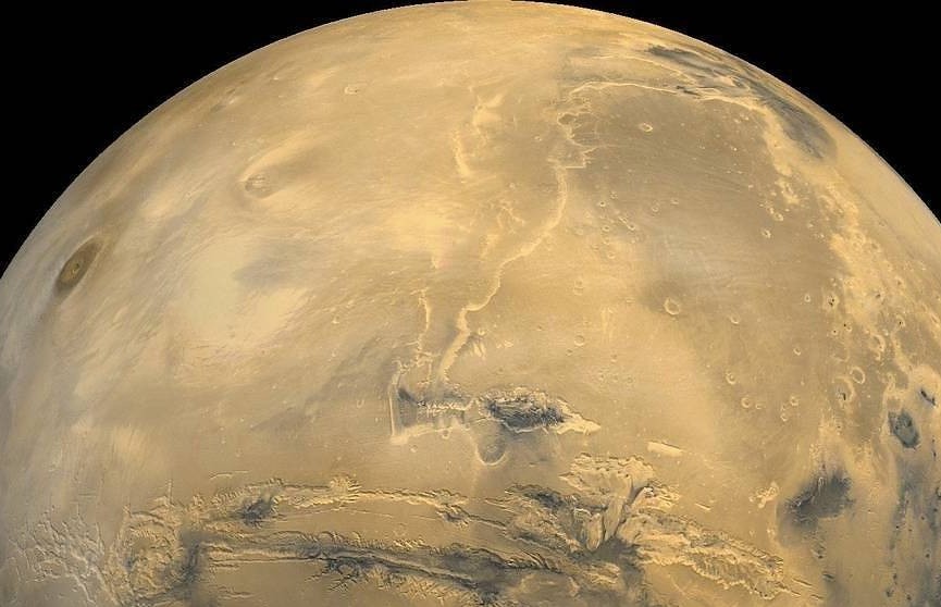 На склонах вулканов Марса нашли множество водных «оазисов»